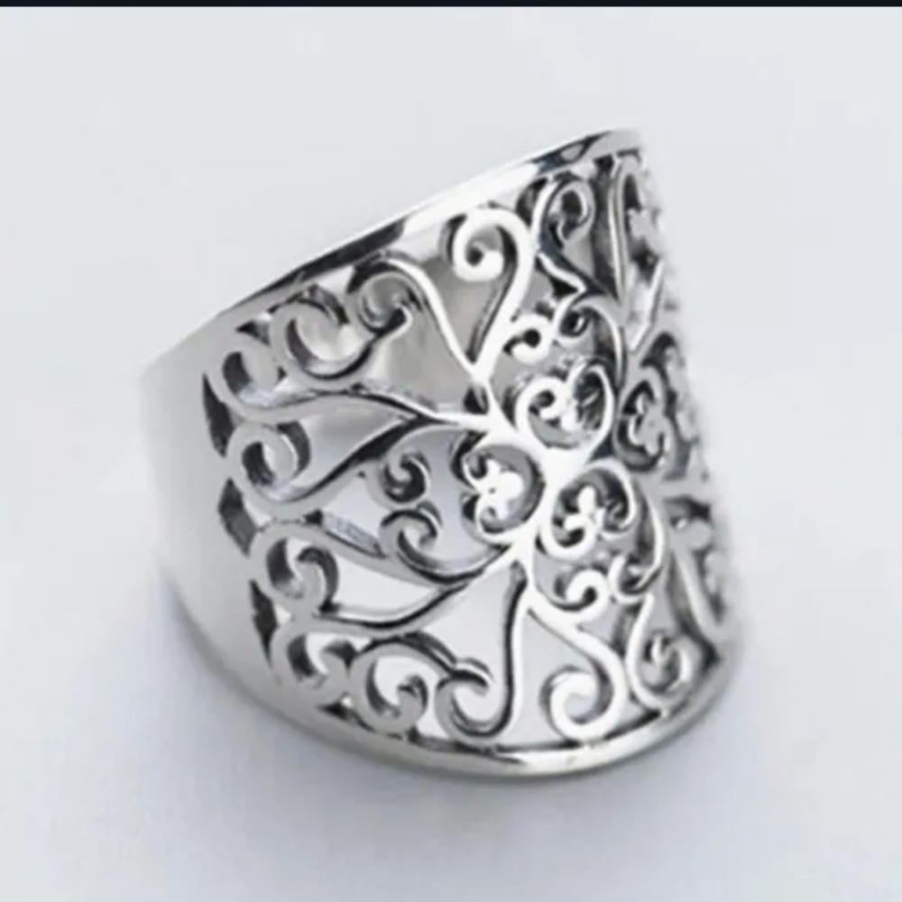 Elegant Silver Filigree Ring